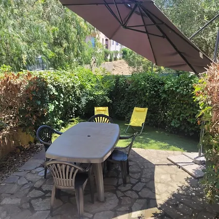 Appartement Tres Bel A 150 Metres Des Plages Avec Jardin Prive Et Parking Dans Securisee