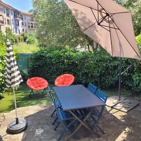 Appartement Tres Bel A 150 Metres Des Plages Avec Jardin Prive Et Parking Dans Securisee